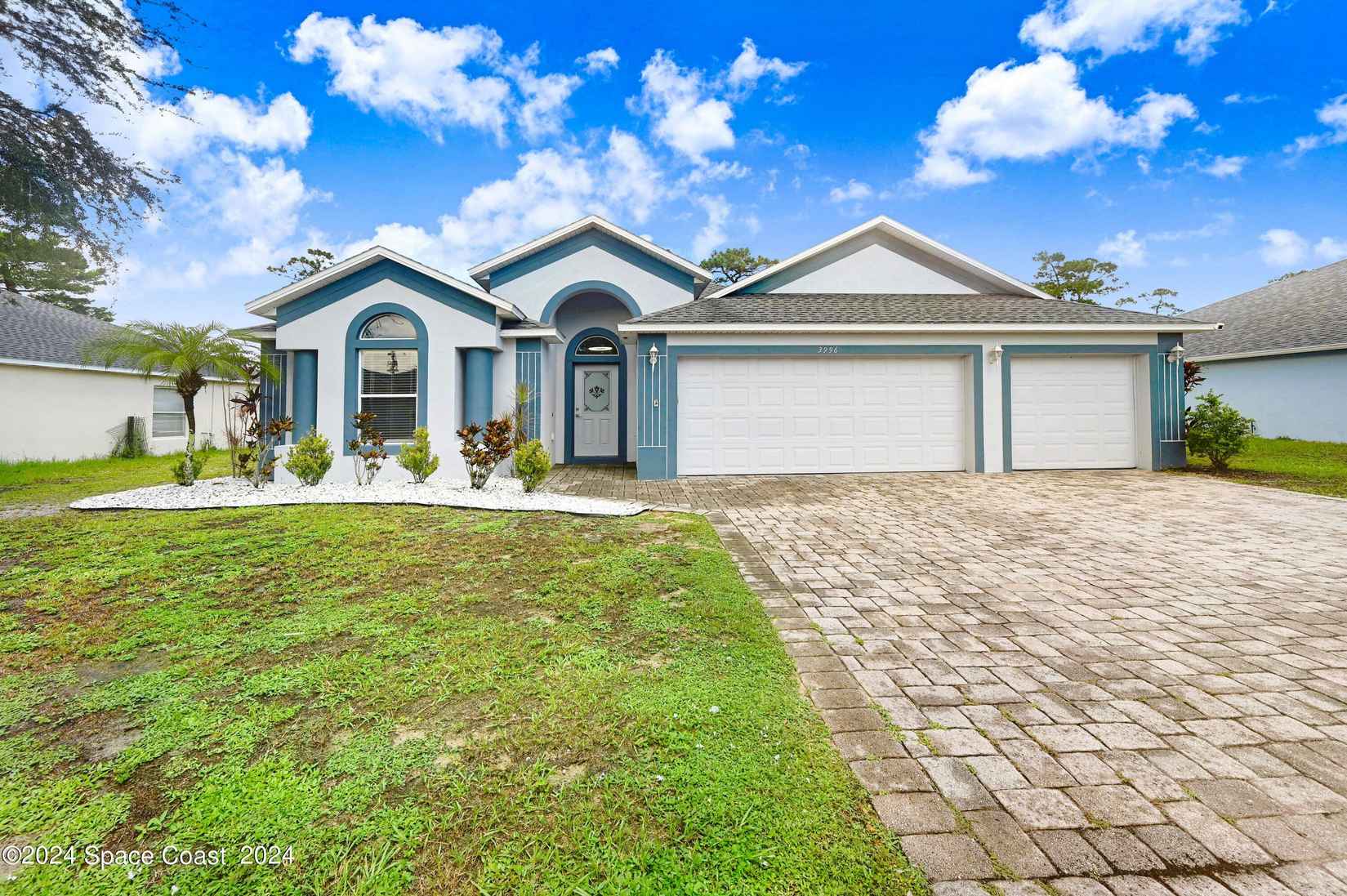 3996 Foothill Dr  
