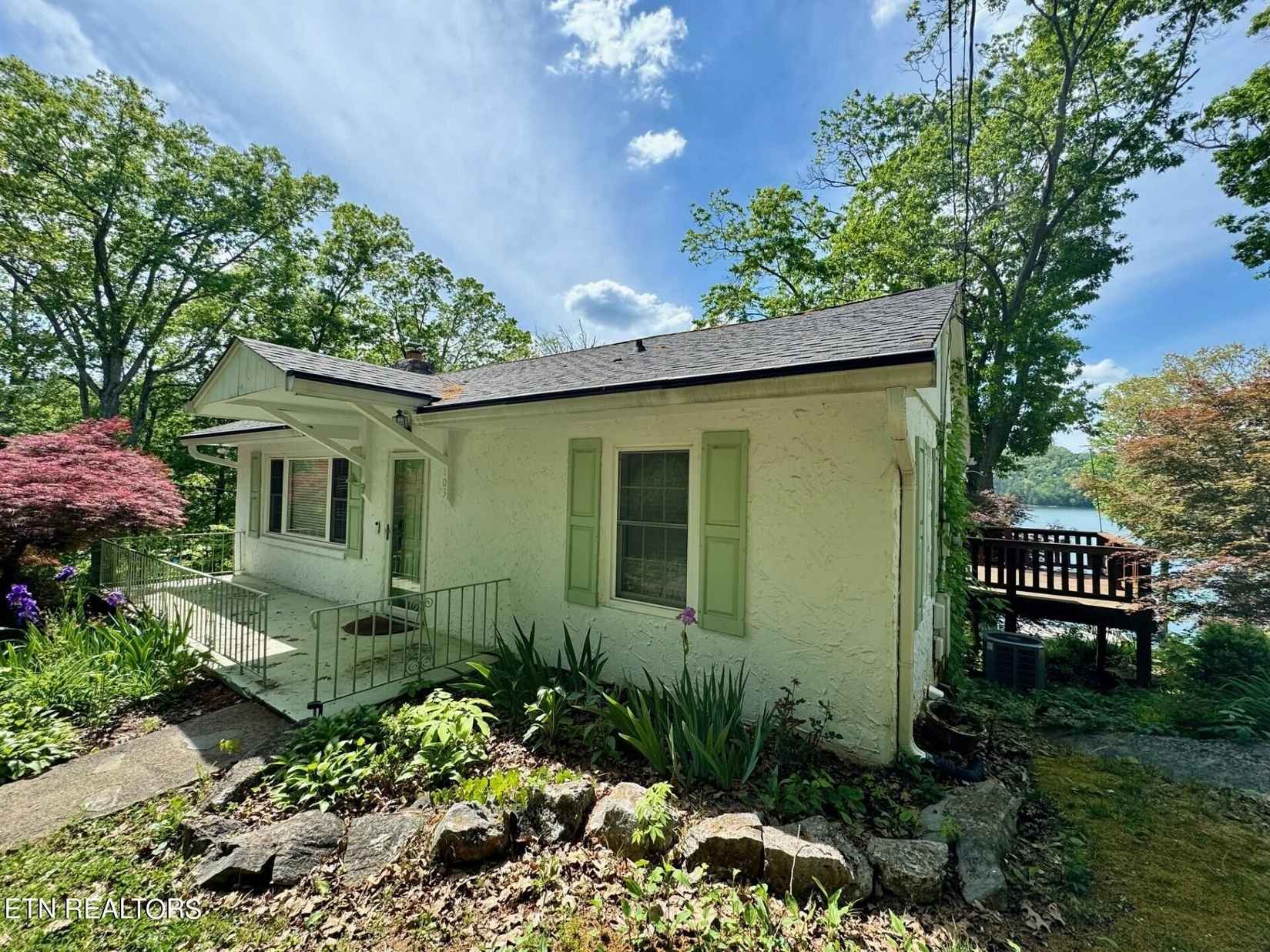 103 Dogwood Tr  