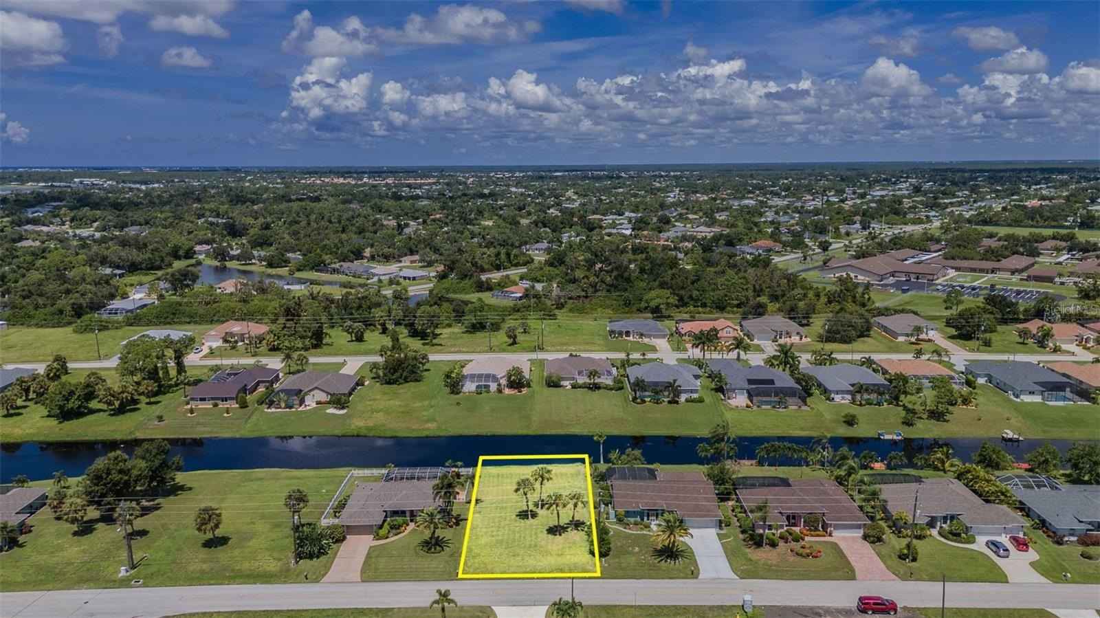 415 ROTONDA Cir  