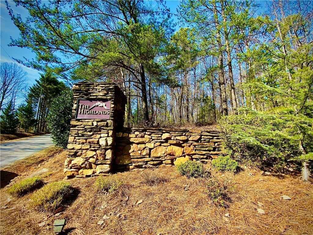 110 Highlands Dr  