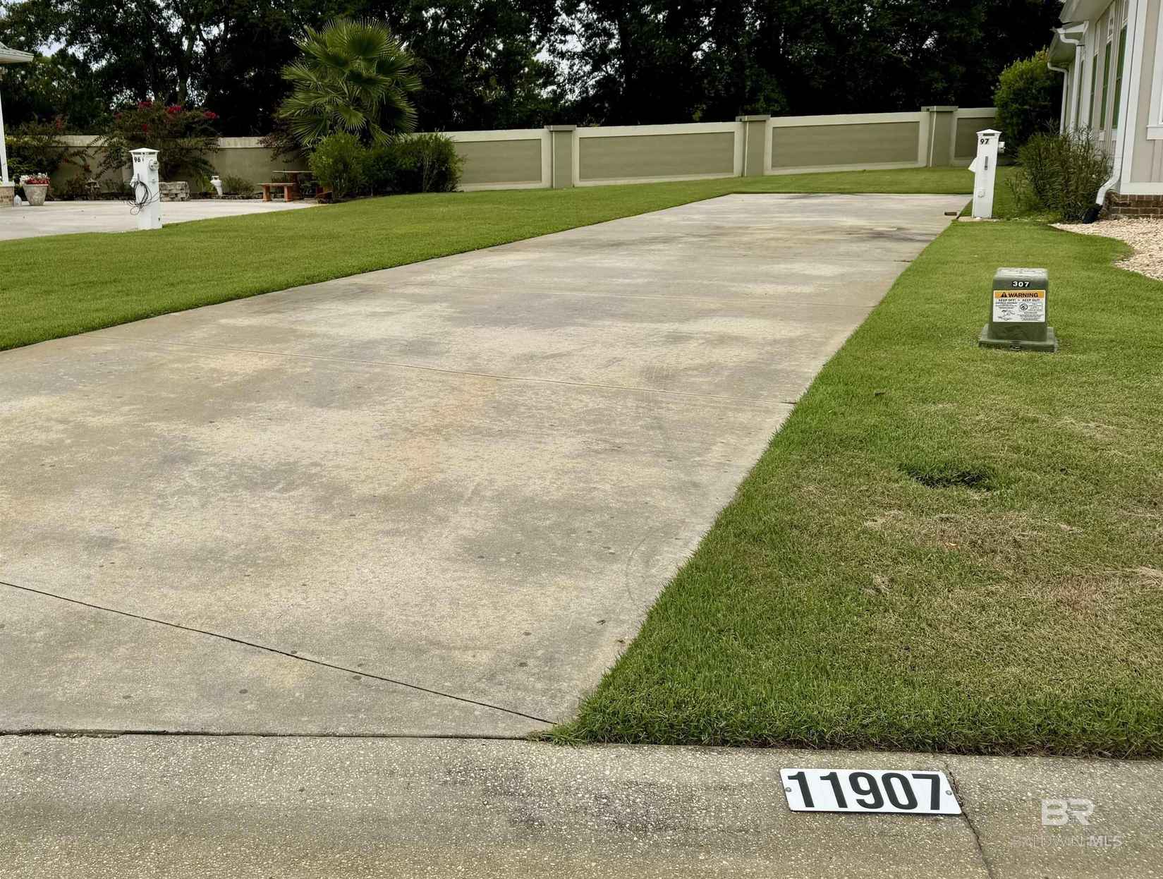 11907 Gtwy Dr  