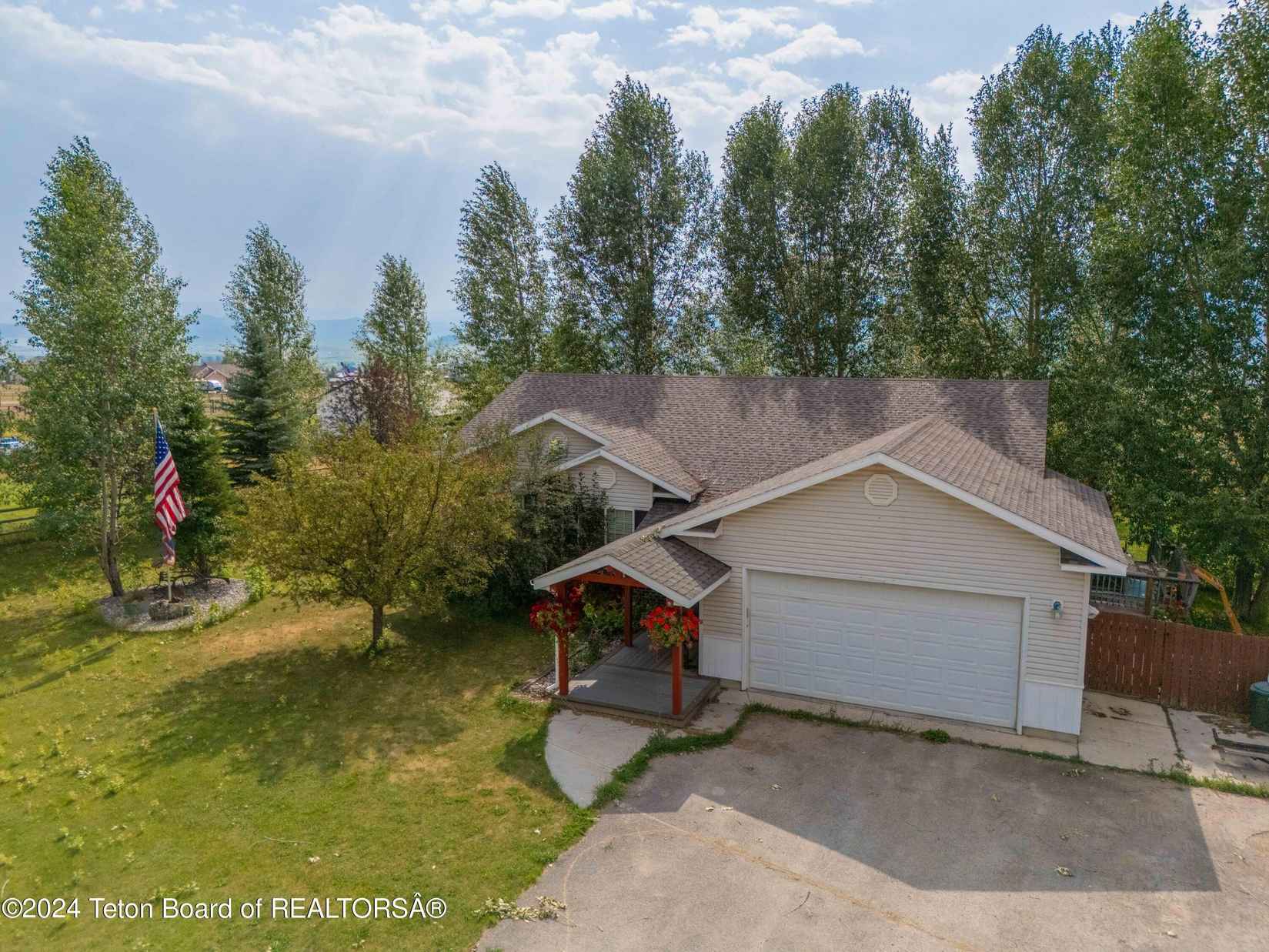 1240 SADDLE Dr  