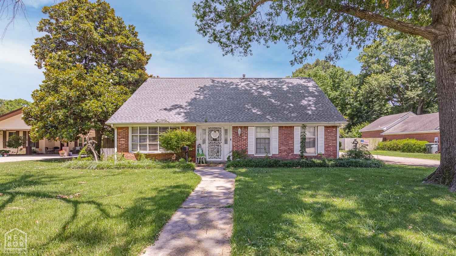 1716 Country Clb Rd  