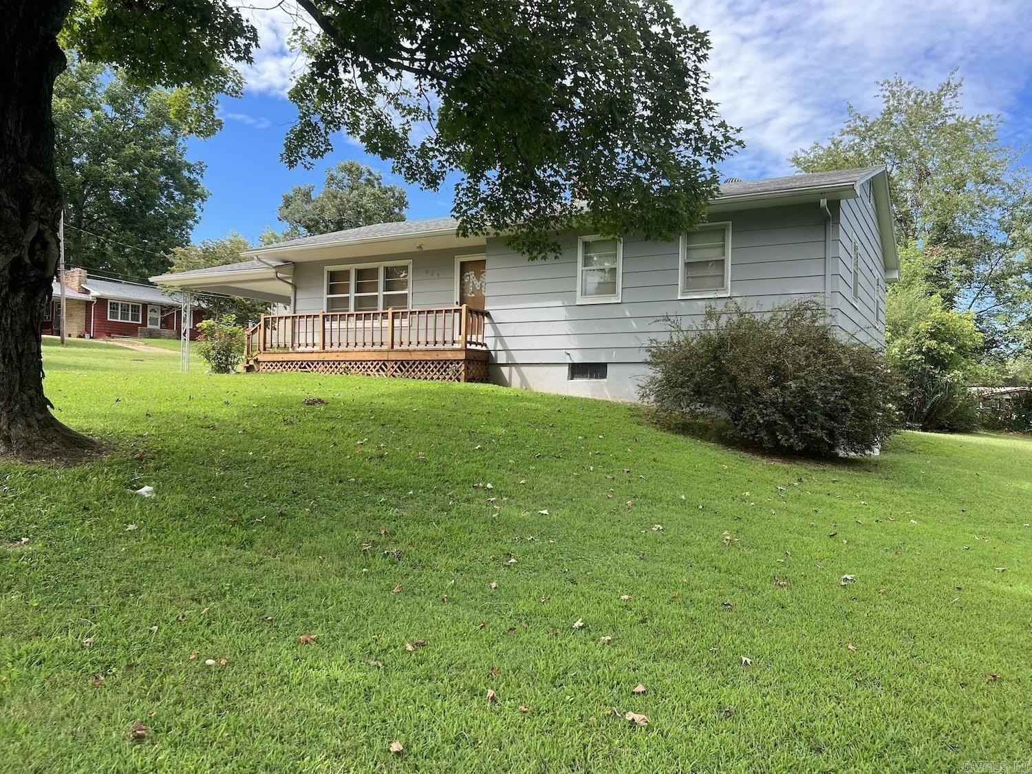665 Cochran Ave  