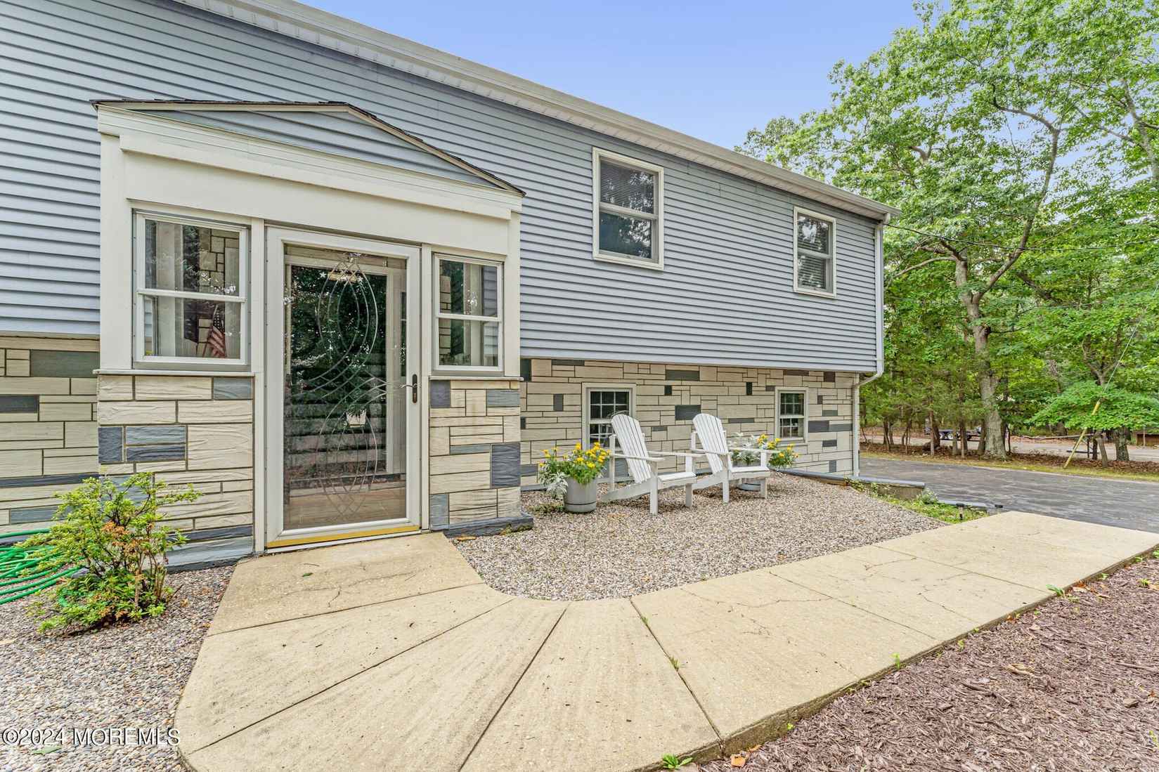301 Clearstream Rd  