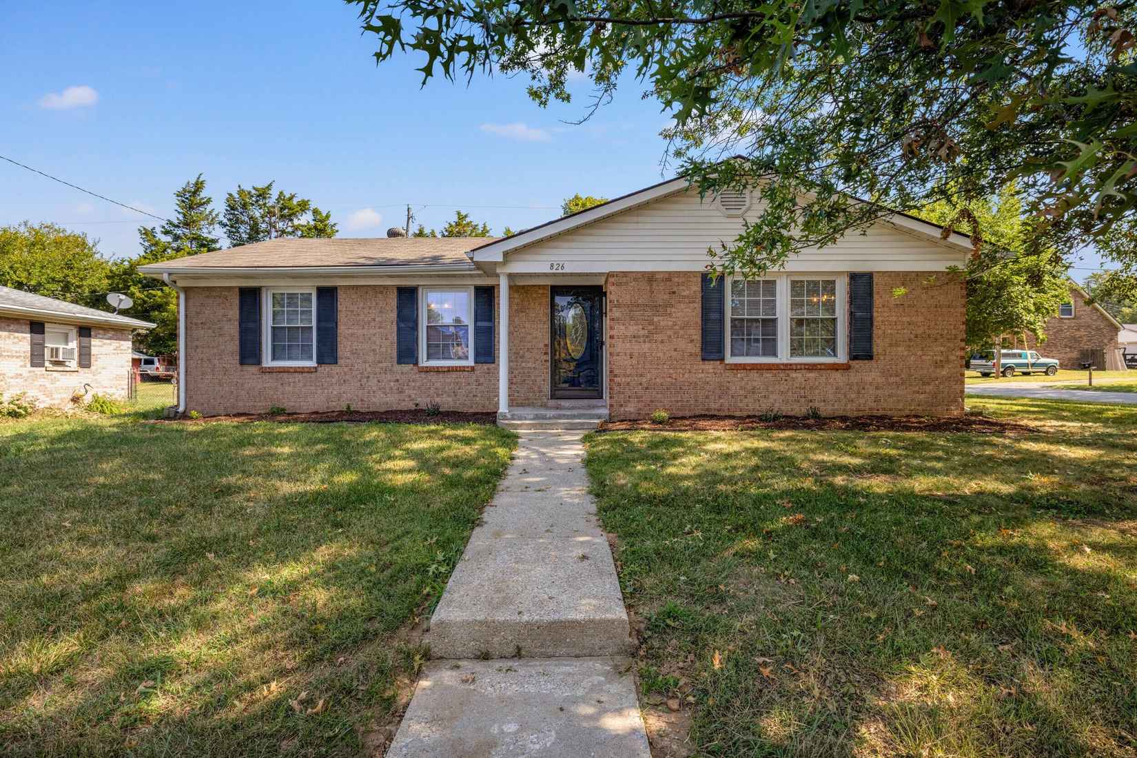 826 Kingsway Dr  