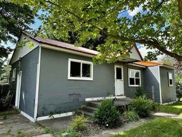 123 N Elm St  