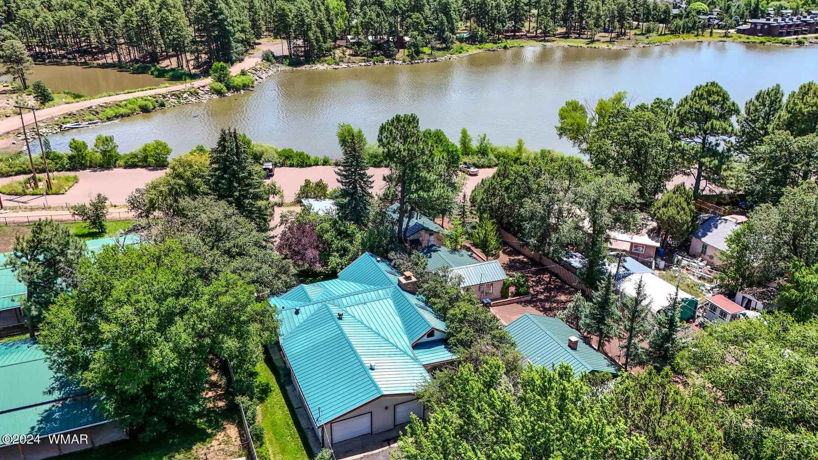 1954 Lakeview Ln  