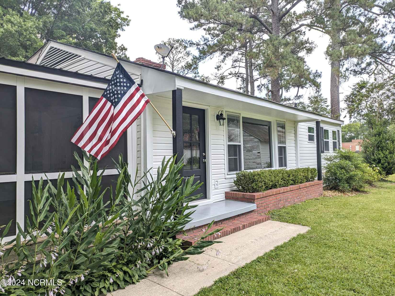 105 W Lakeview Dr  