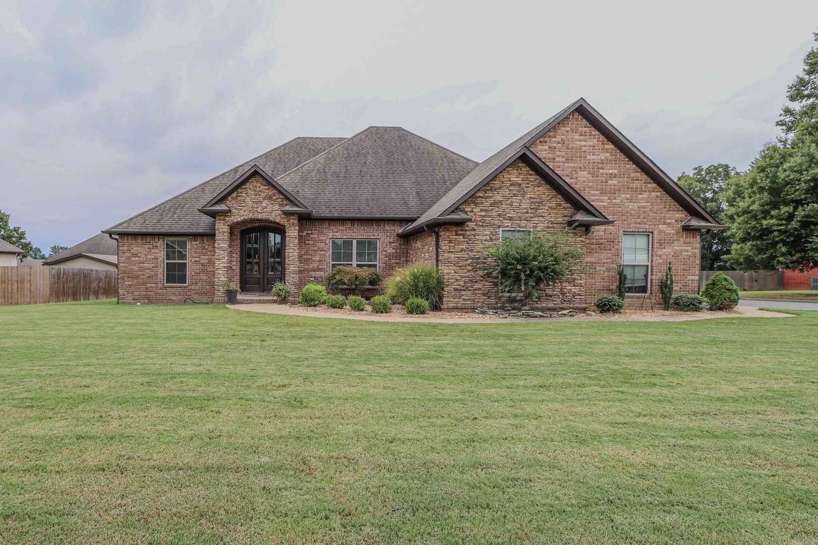 3808 Willow Ln  