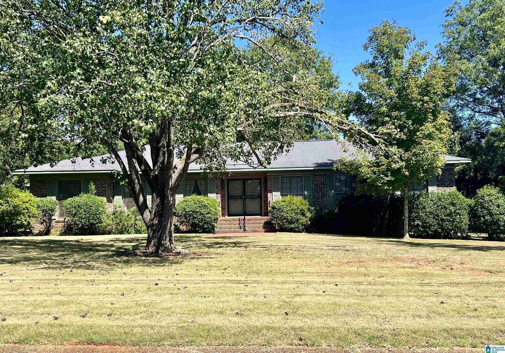 1016 Cloverdale Cir  