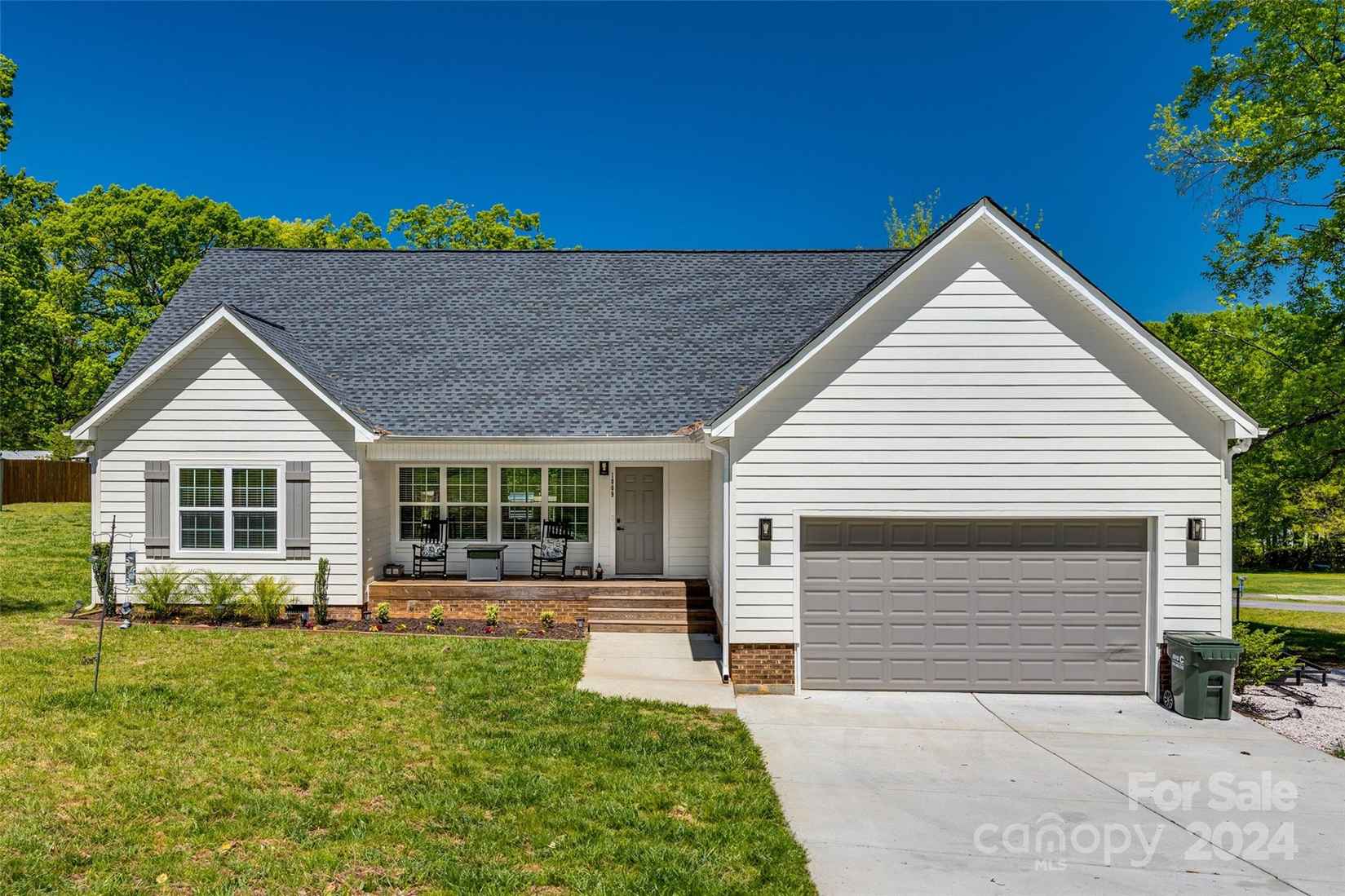 1009 RAINBOW CIR  