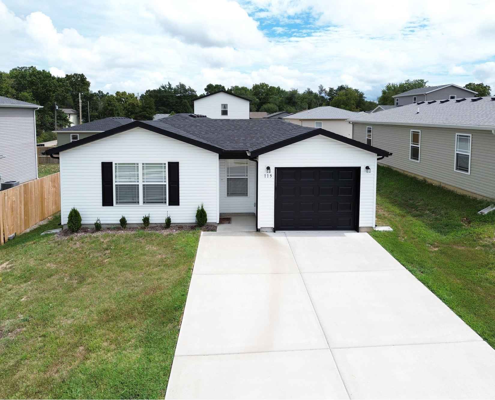 115 Pin Oak Ct  