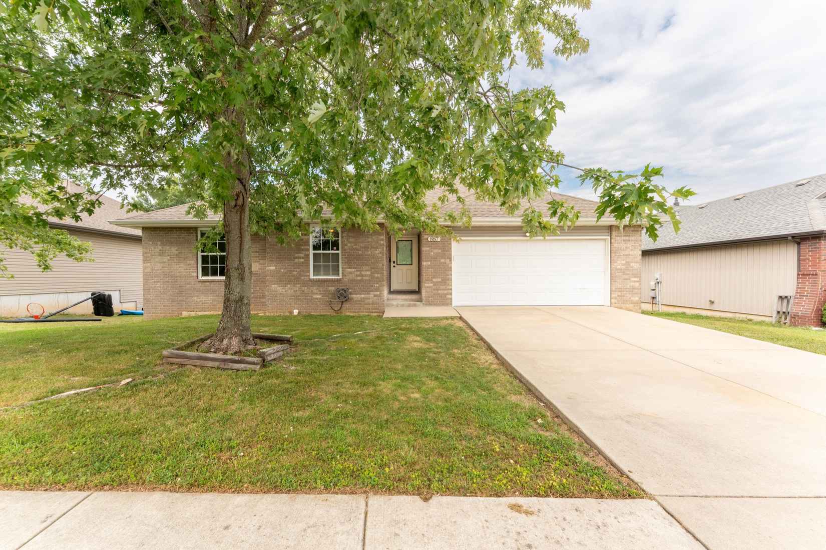 887 E Sparrow Rd  