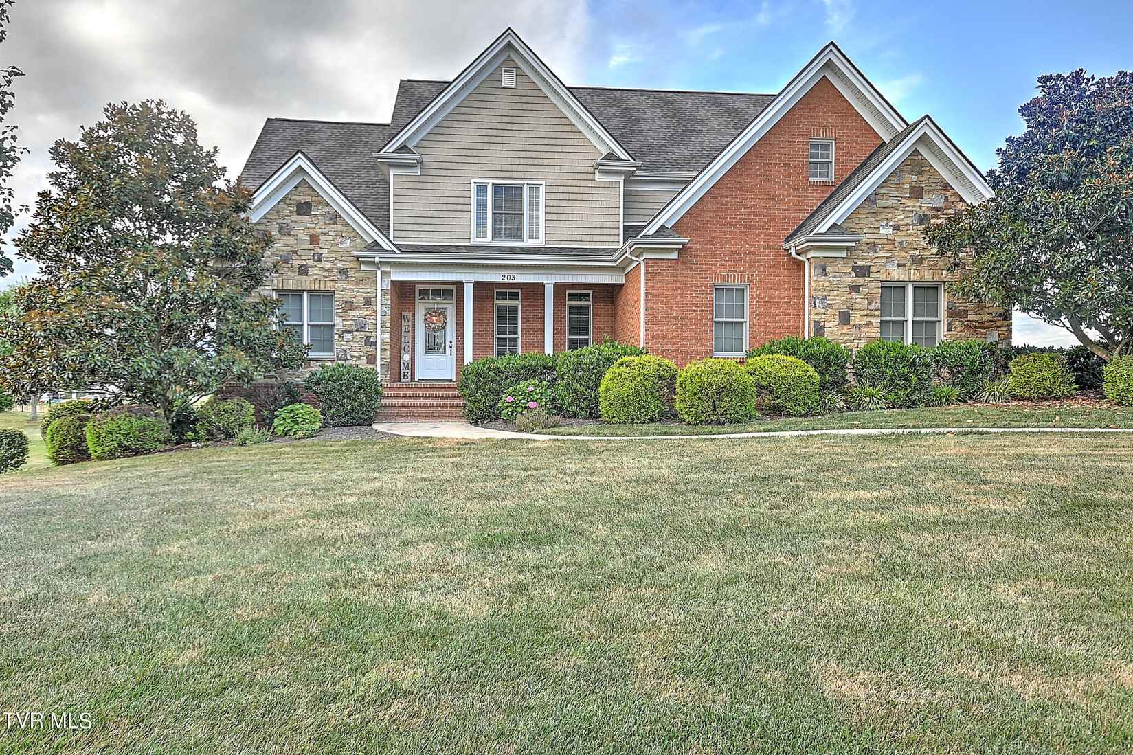 203 West Hawthorne Ct  