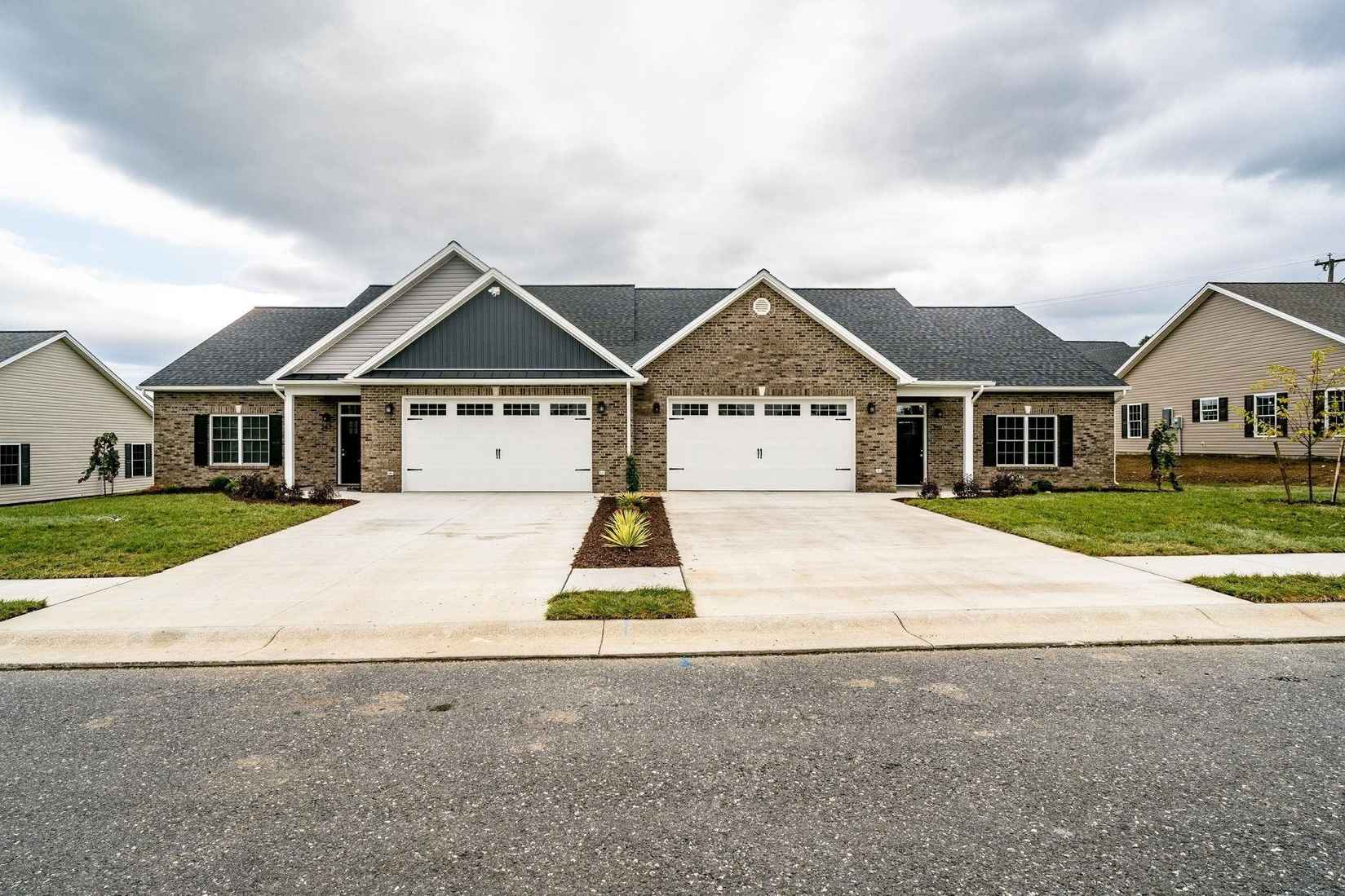 255 FREEMONT CIR  