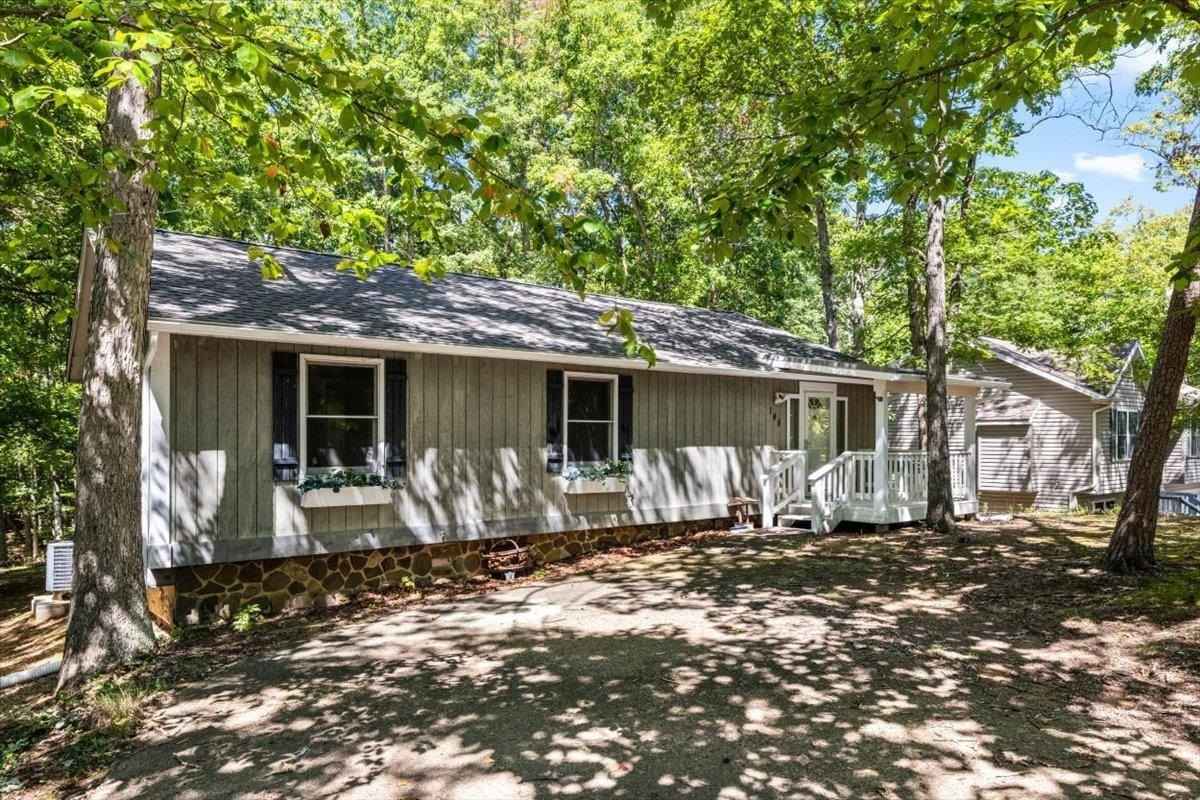 148 HOLIDAY Hl RD  