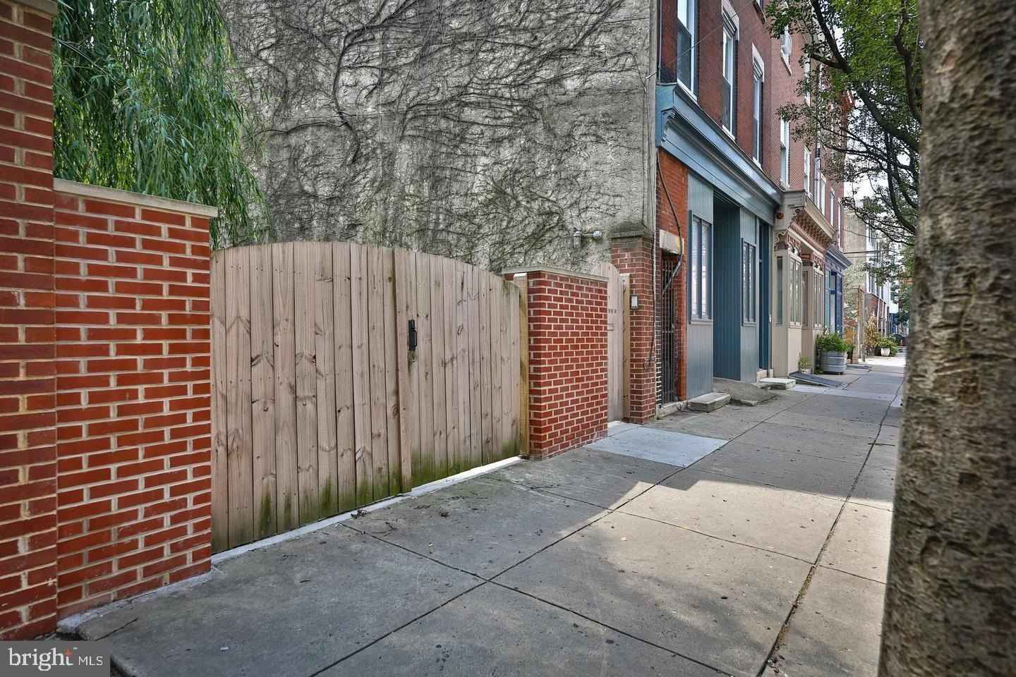 917 E PASSYUNK AVE  