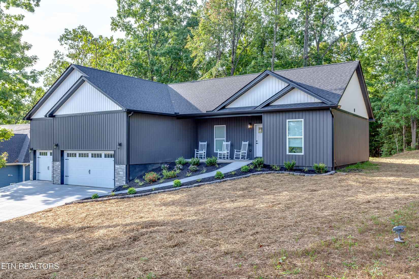 555 Hickory Pointe Ln  