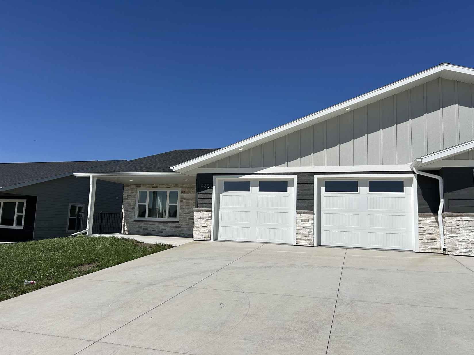 465 Larkspur Way  