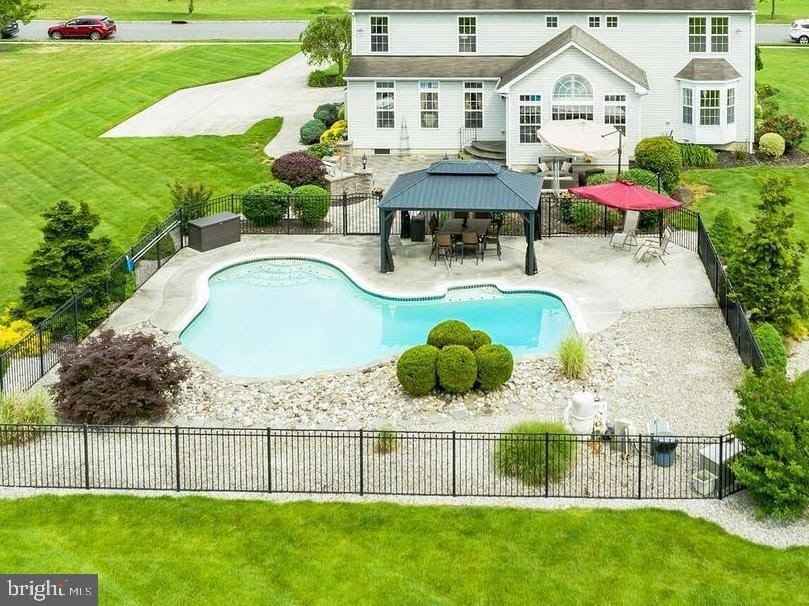 26 Kristen Ln  