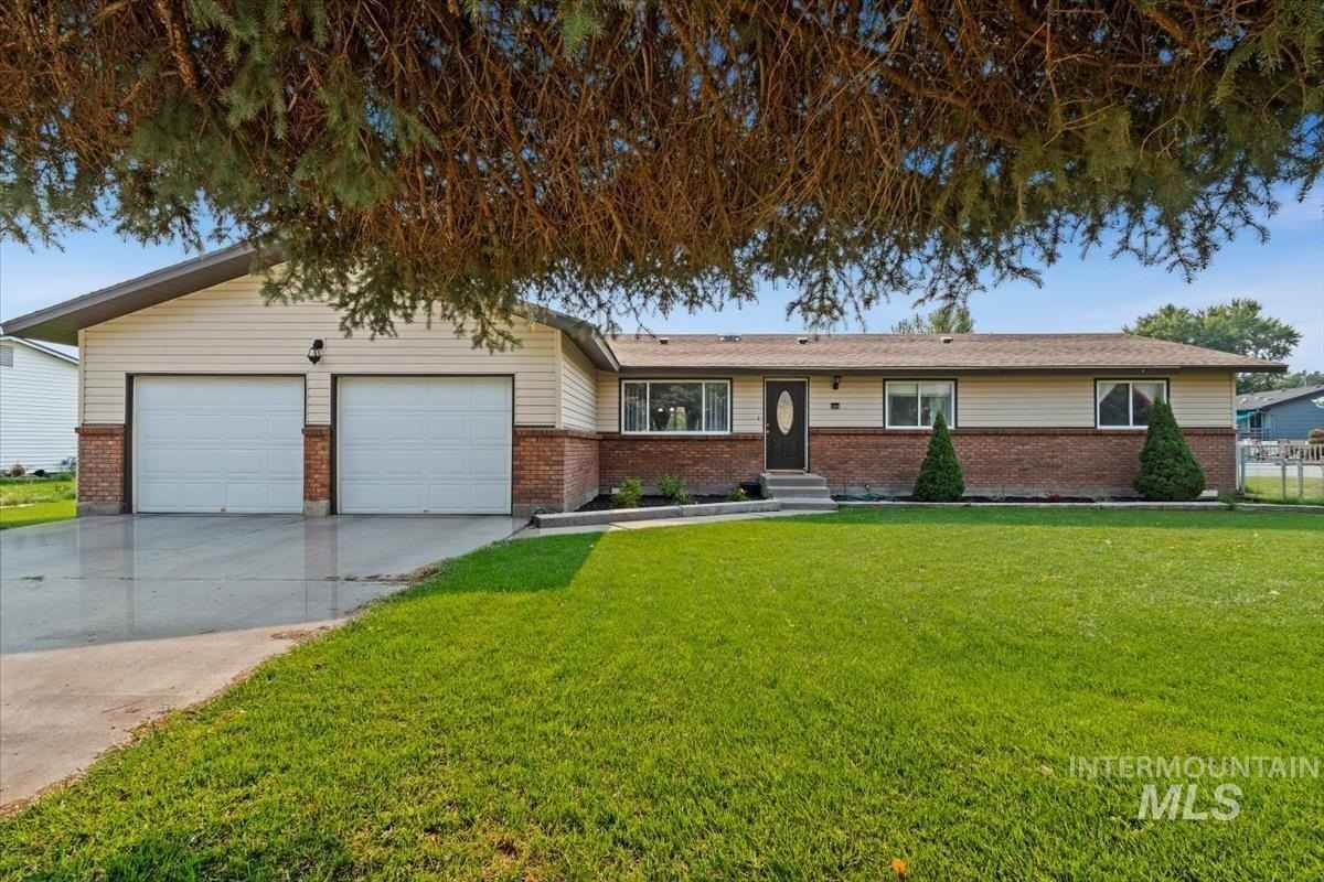220 NW Wilson Cir  