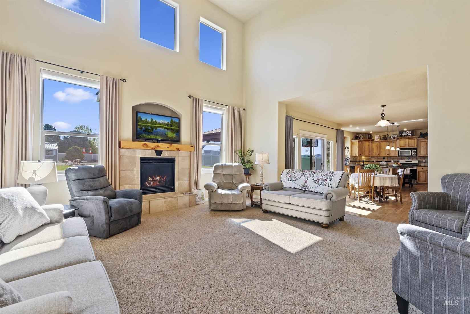 2500 Lark Ln  