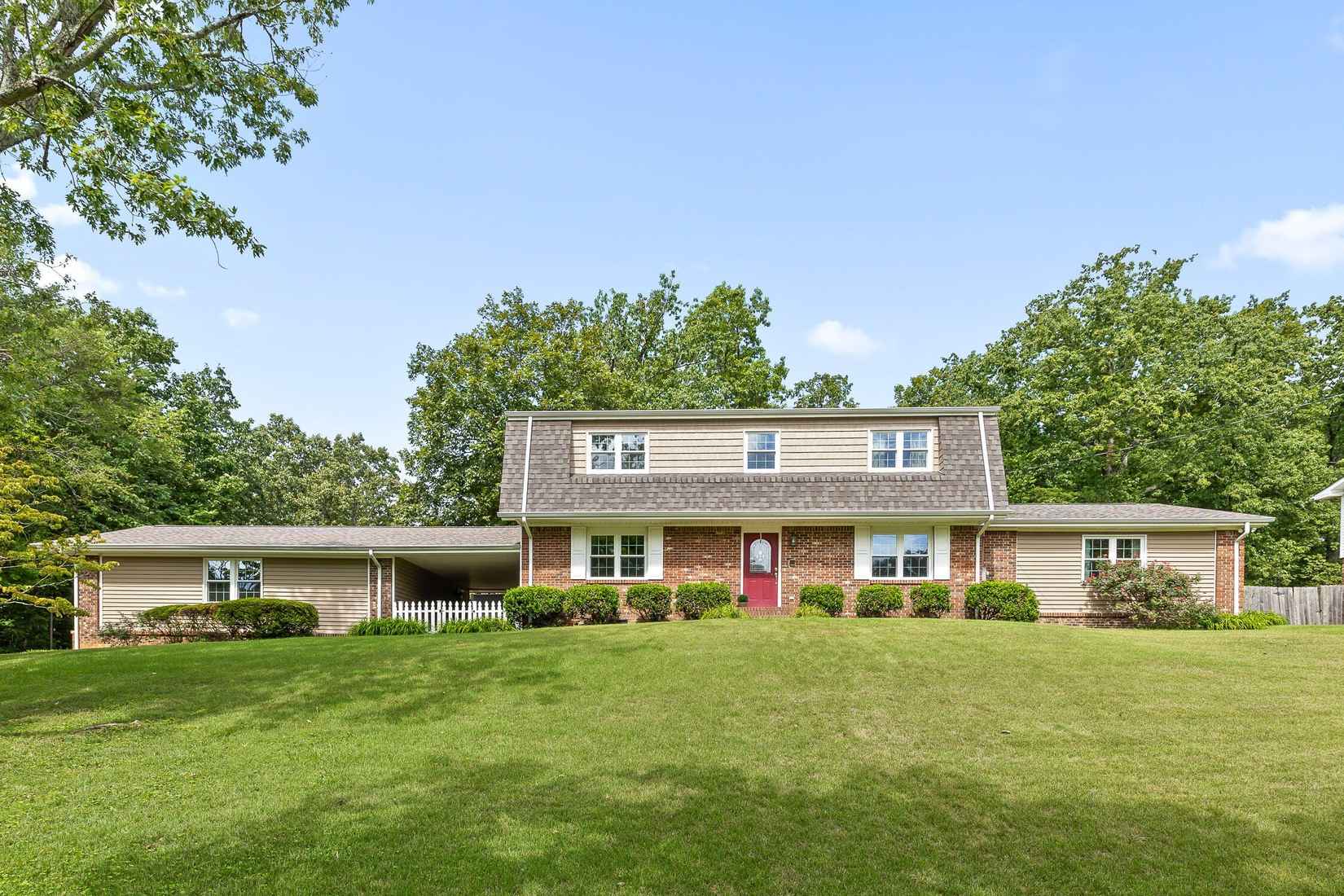 8693 Arbutus Dr  