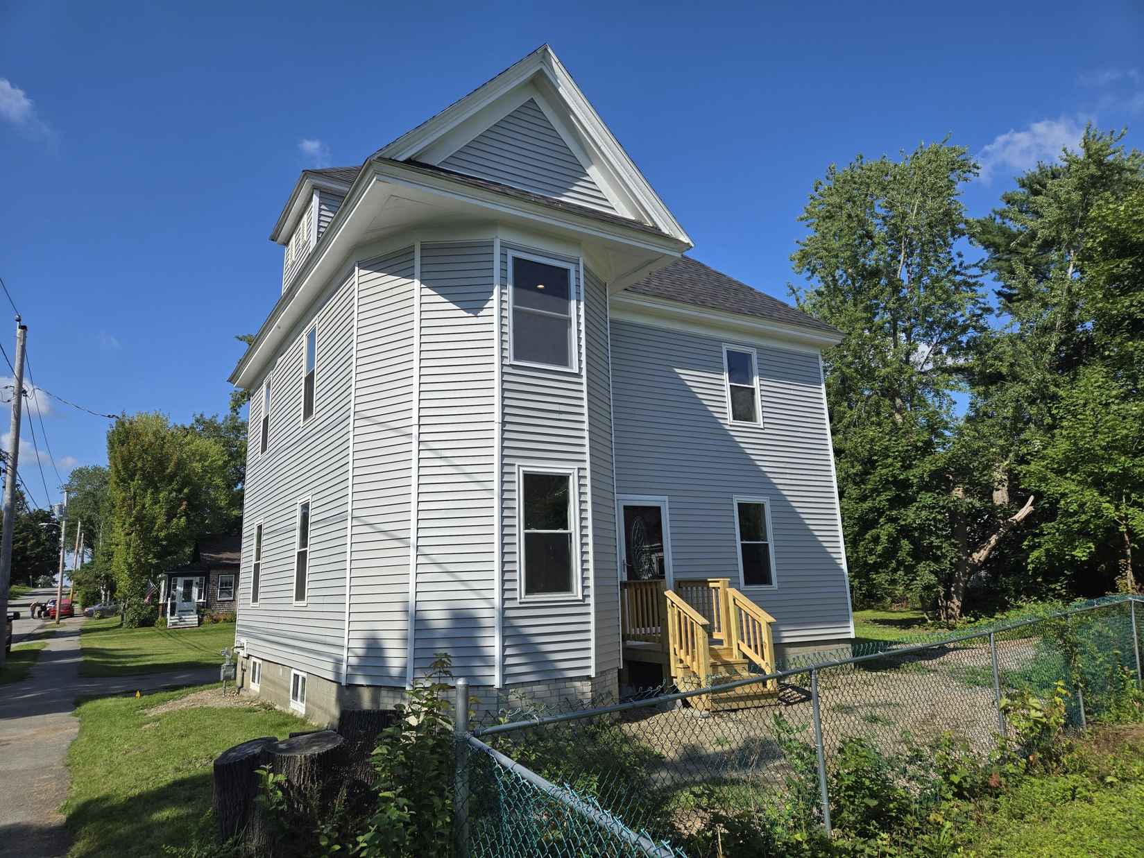 223 Maple St  