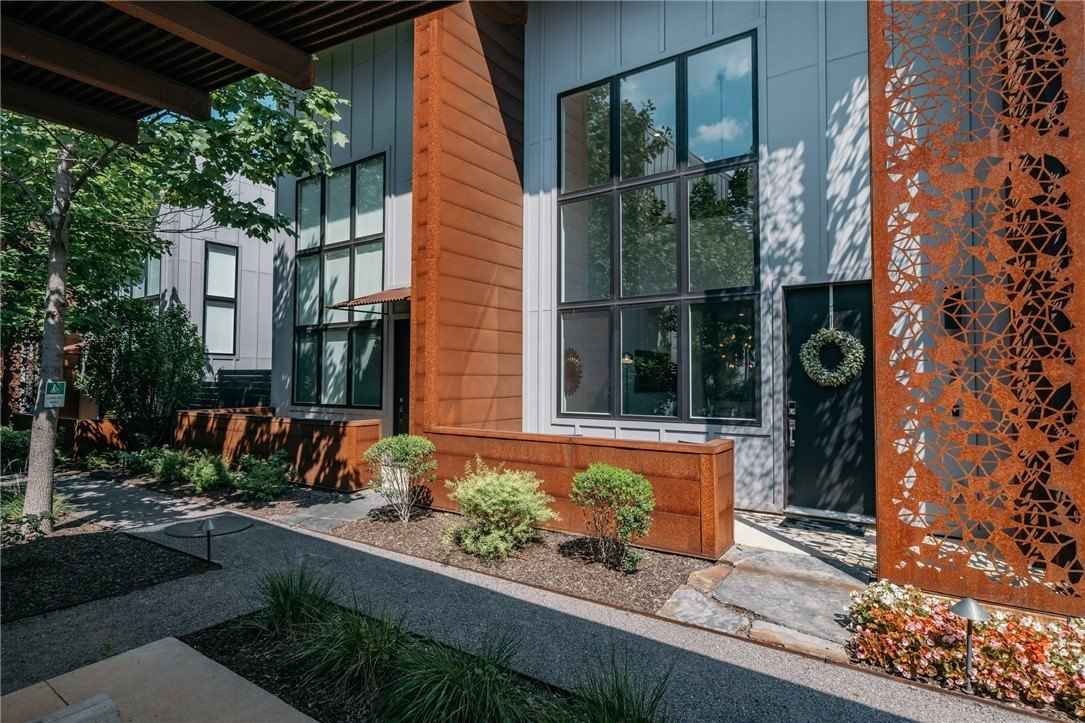 520 SE Tourmaline Mews  