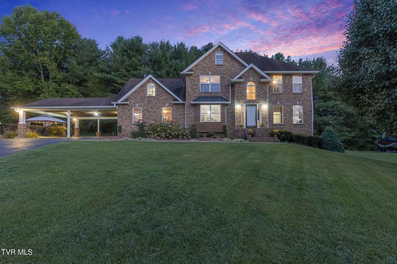 425 Logan Cir  