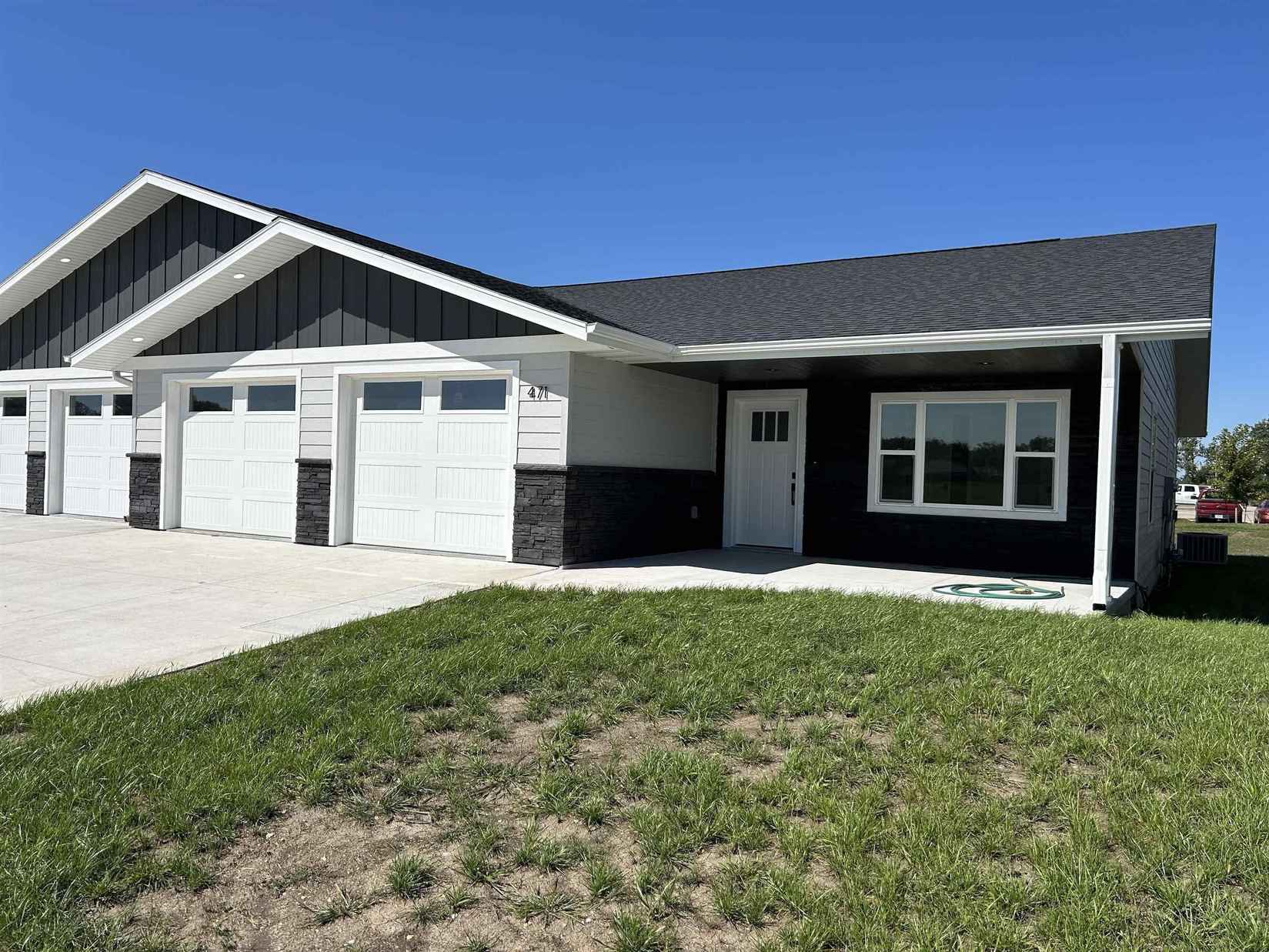 471 Larkspur Way  