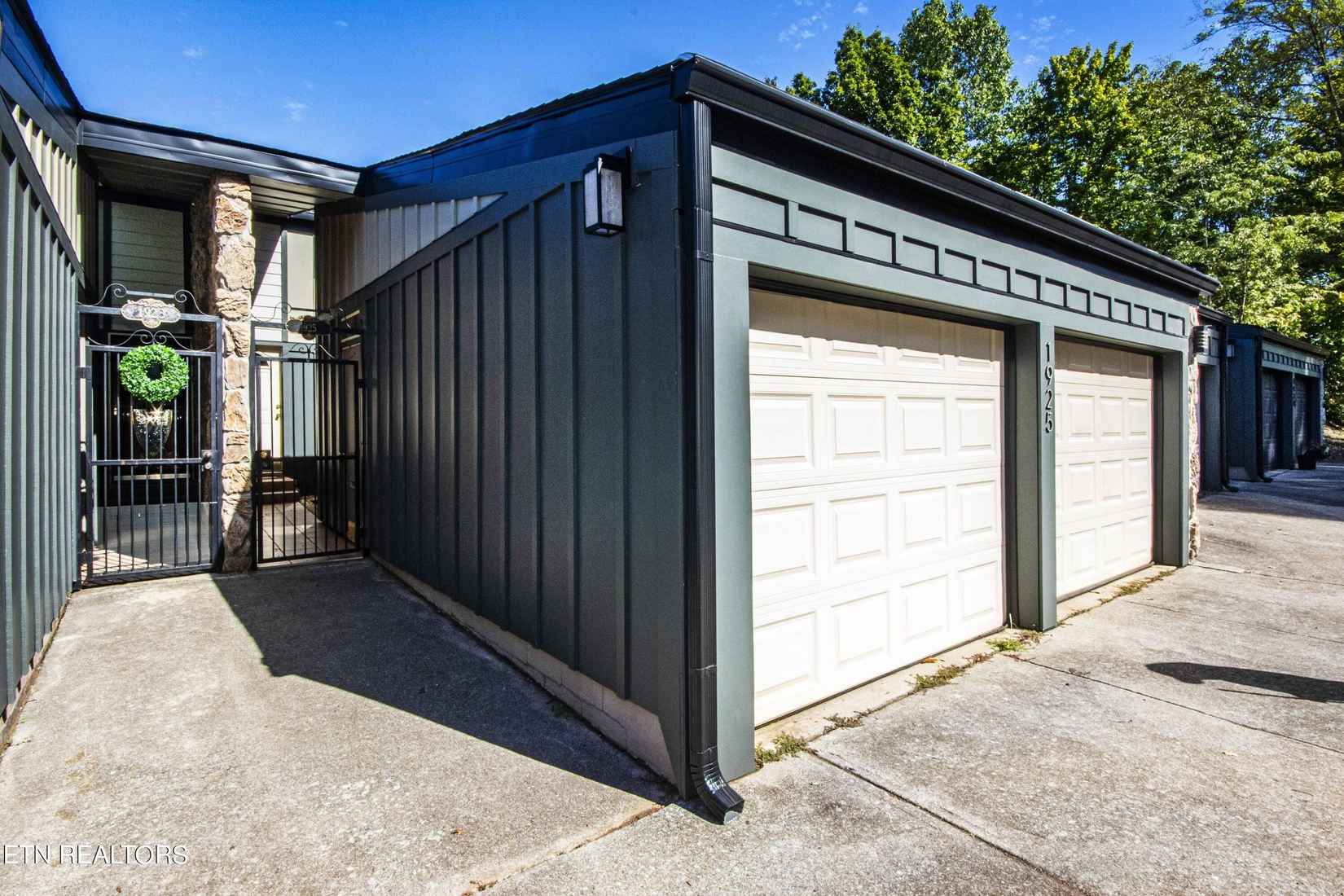 1925 CHEROKEE Blf DR  