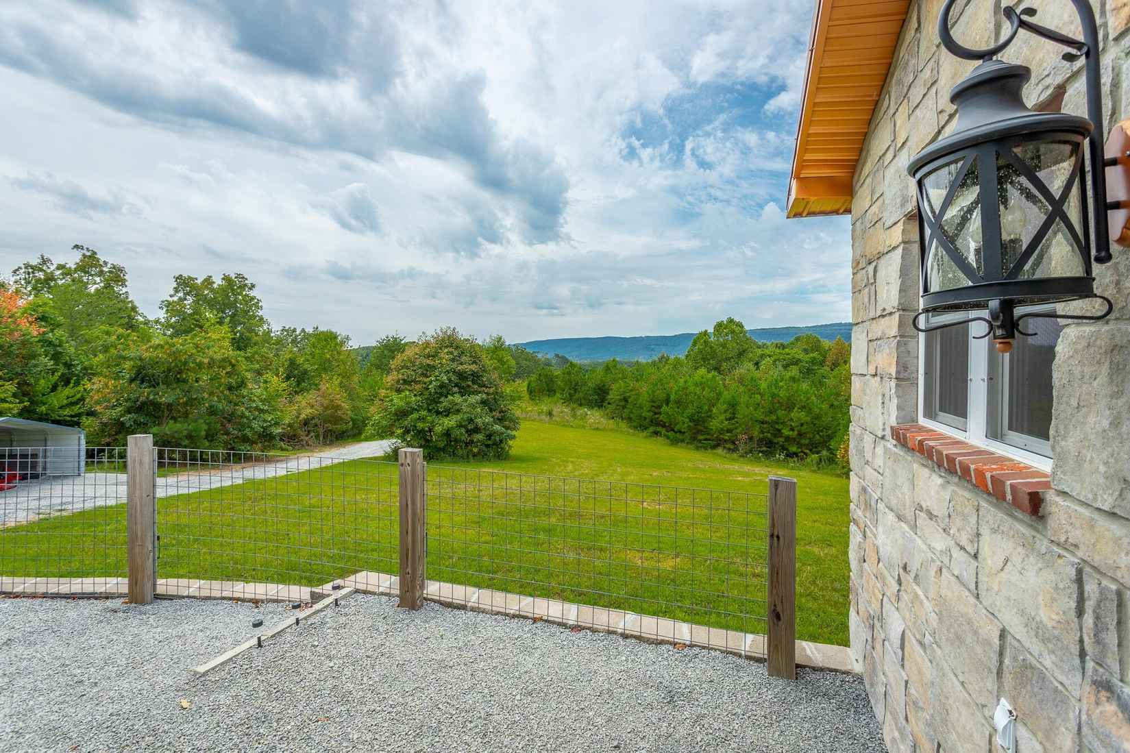 215 Jl Davis Ln  