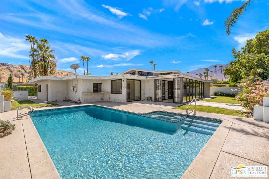 2011 S Tulare Dr  