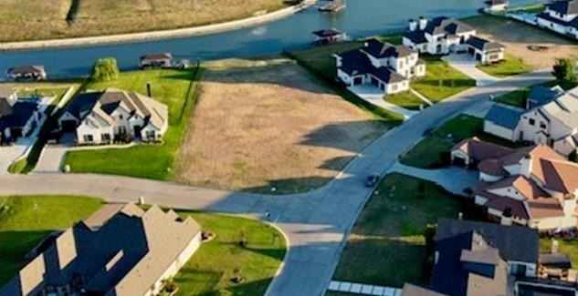 6101 Lakeside Dr  