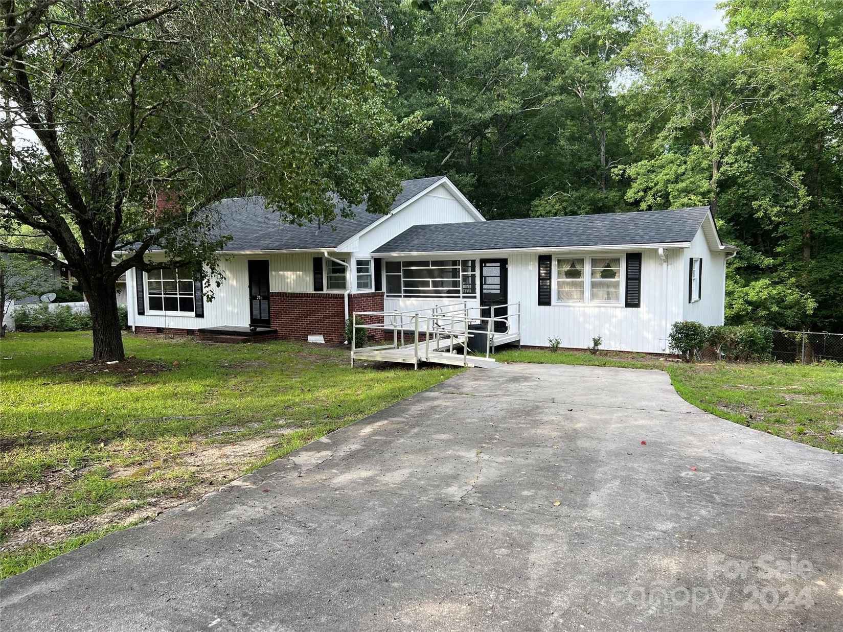 206 Legion Cir  