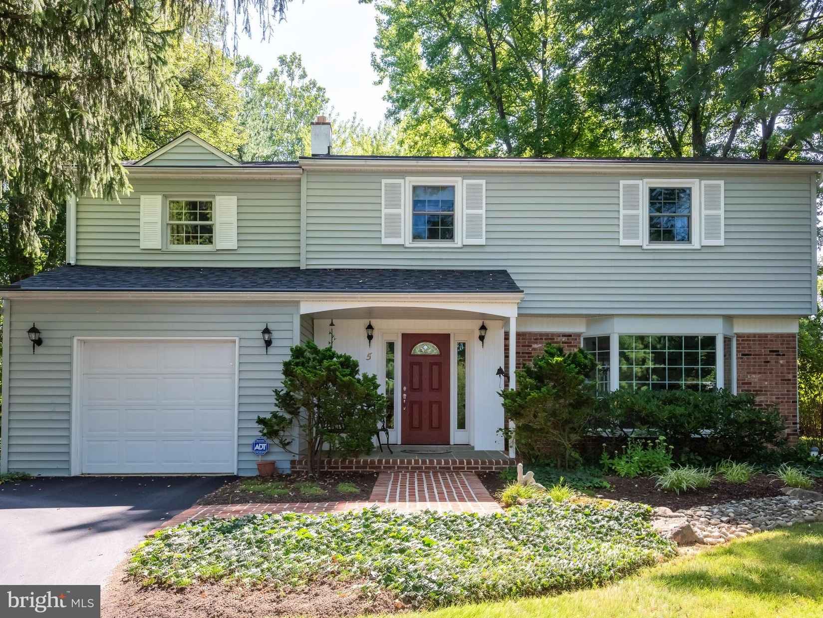 5 Tudor Ln  