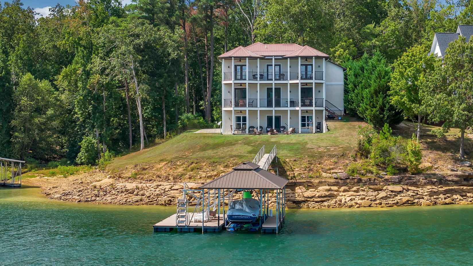 215 S POINTE Dr  