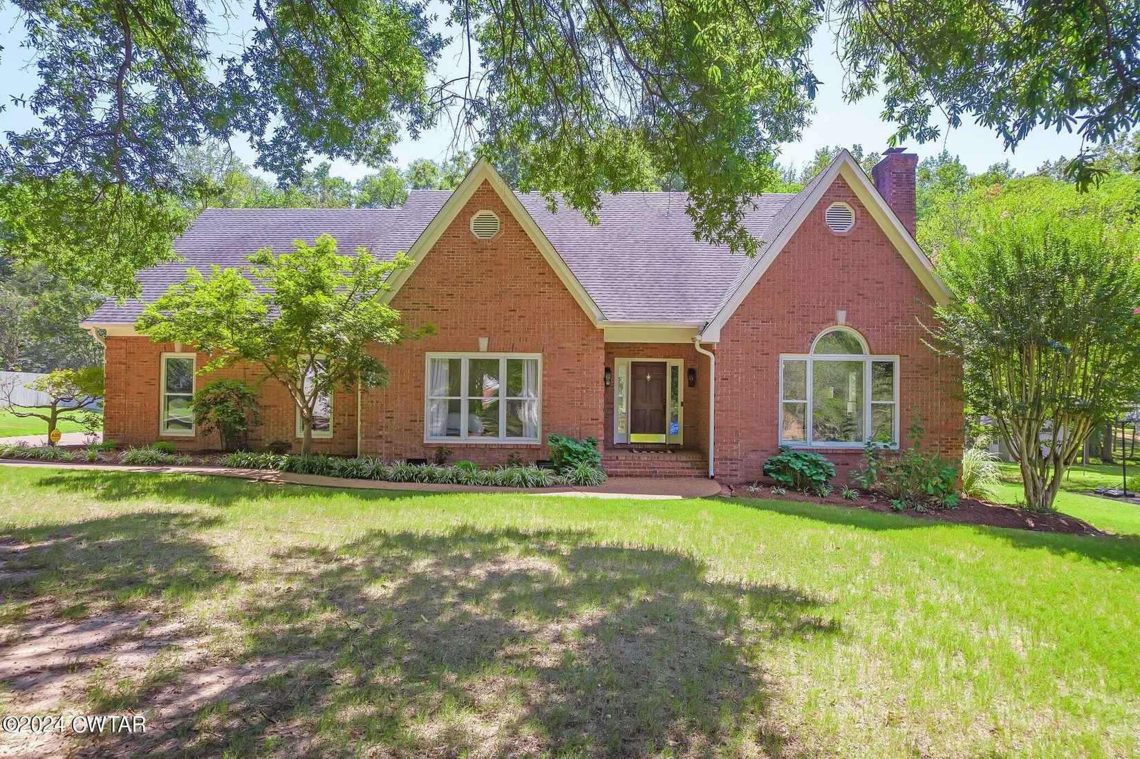 26 Hillsborough Cv  