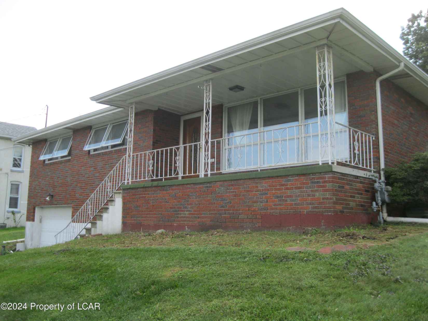 835 N Main St  