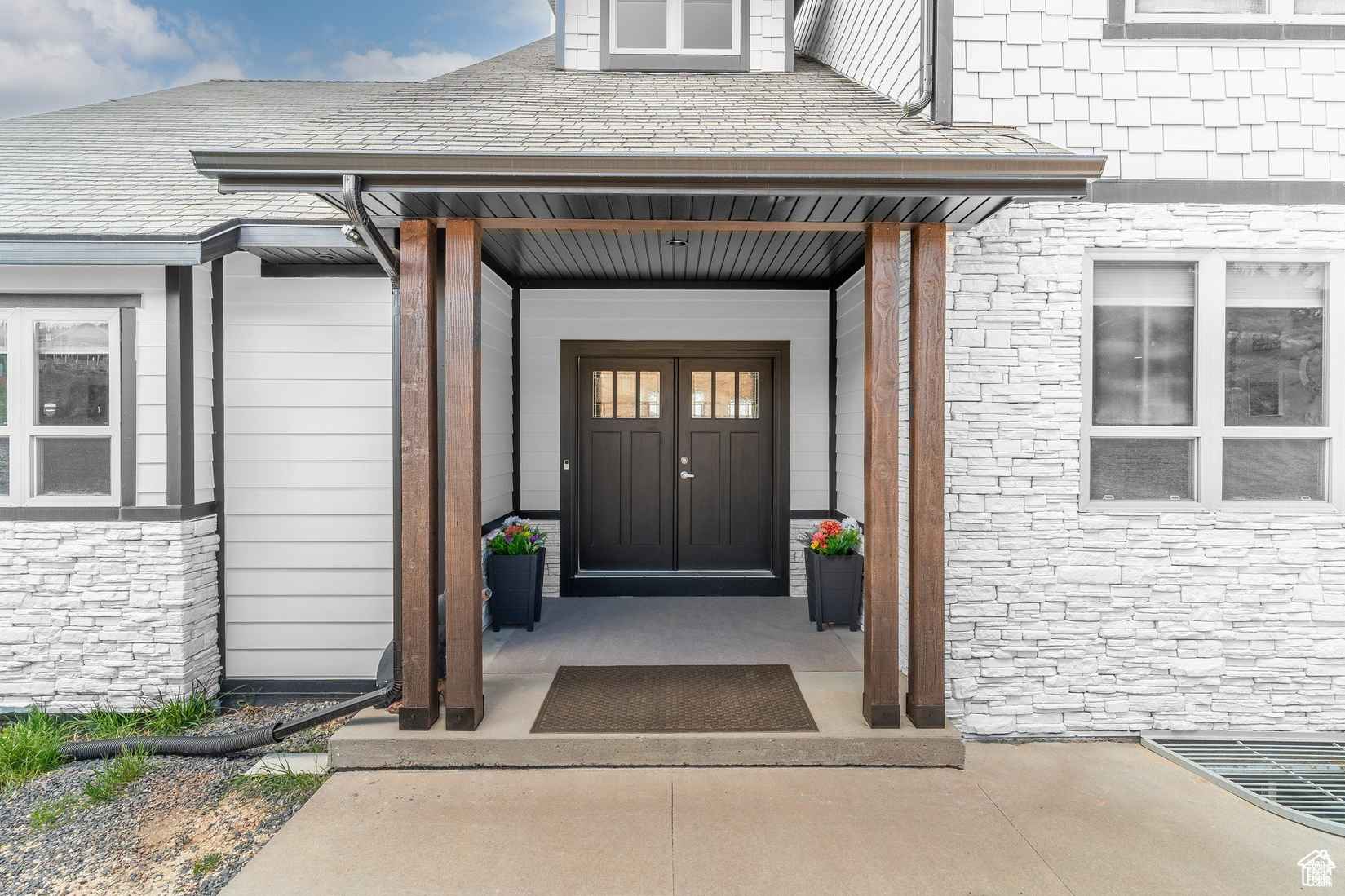 824 S LAKEVIEW  