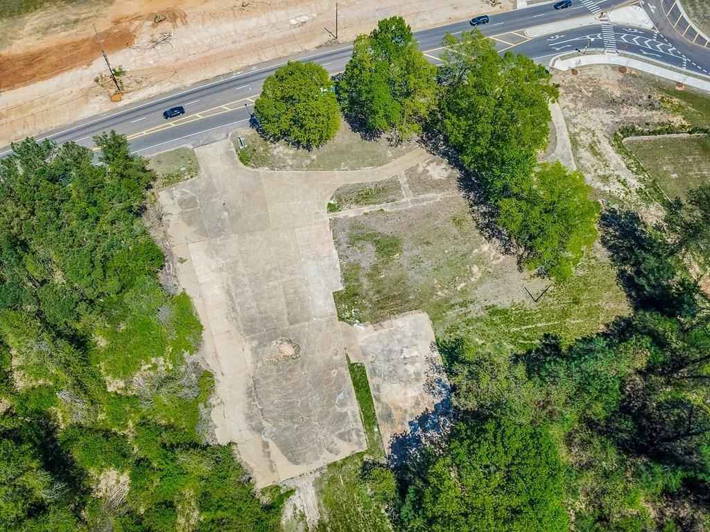 1606 Highway 30 E  
