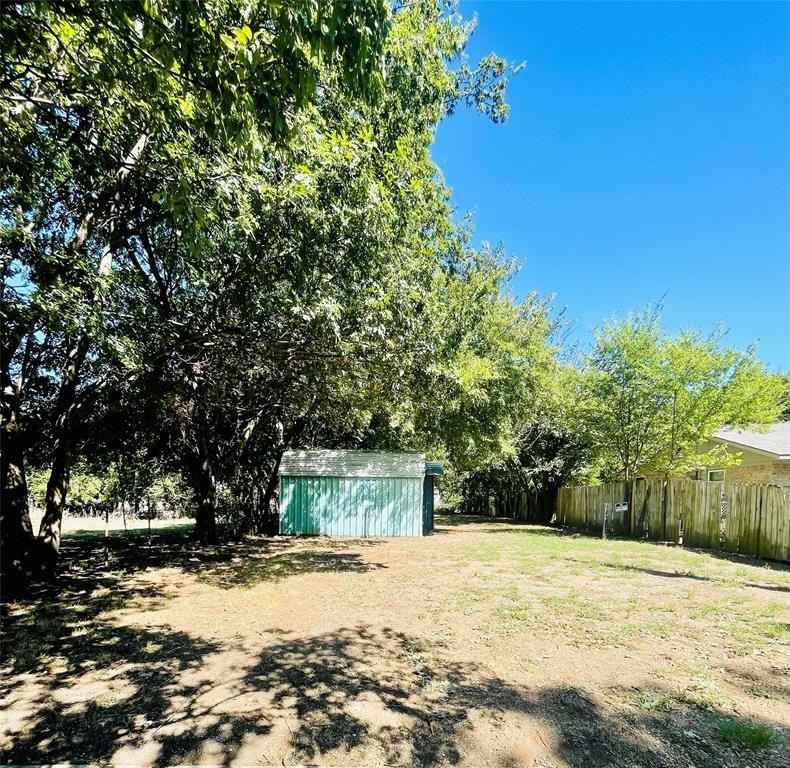 2006 Throckmorton St  