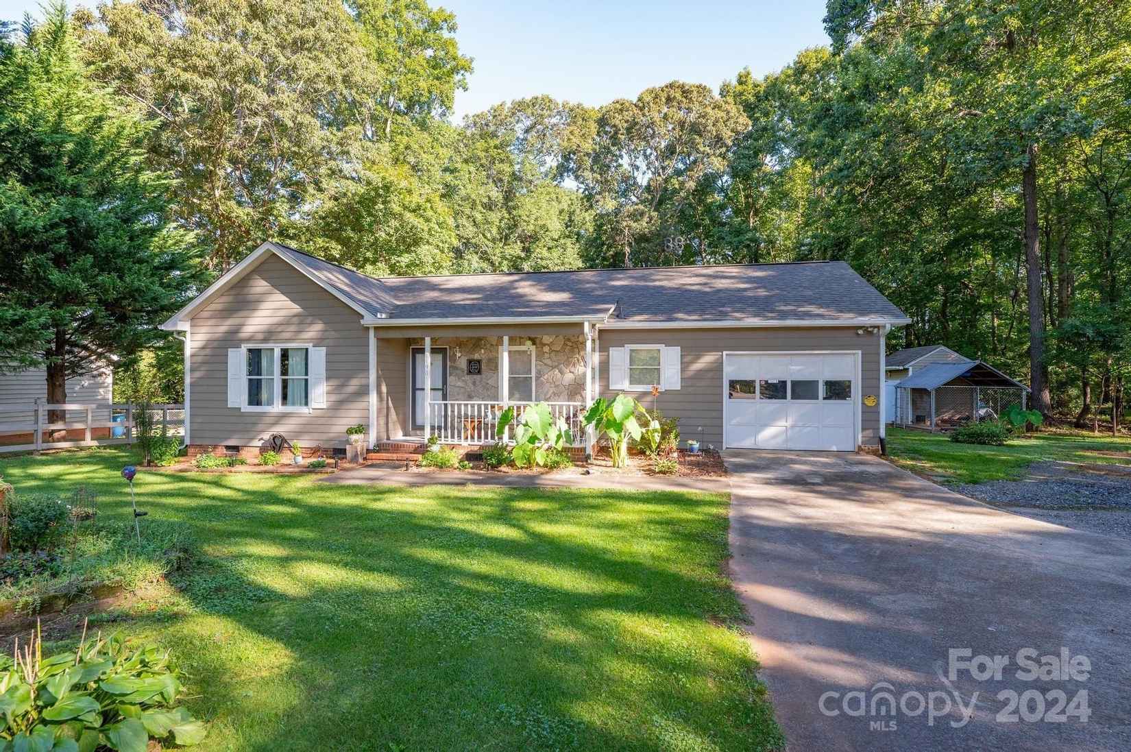 1190 Landsdowne Dr  
