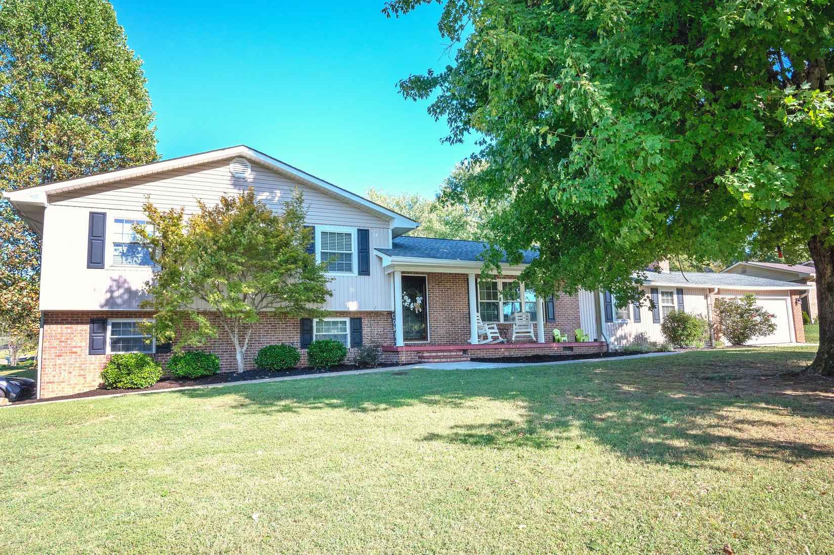 825 Clearmont Dr  