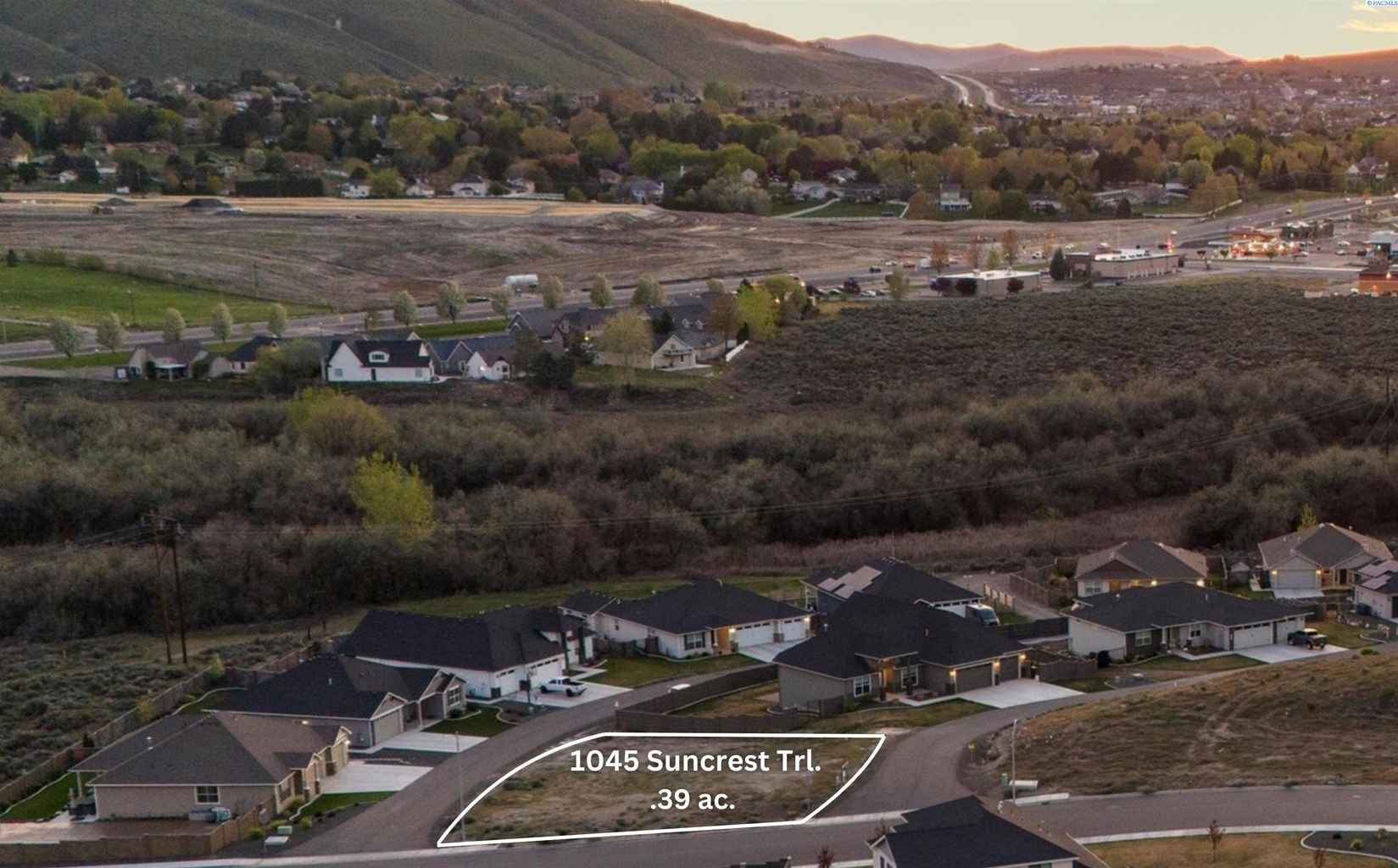 1045 Suncrest Trl  