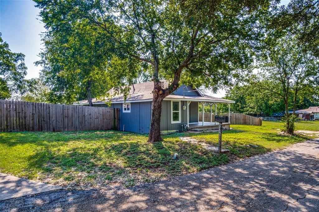 912 N Traylor St  