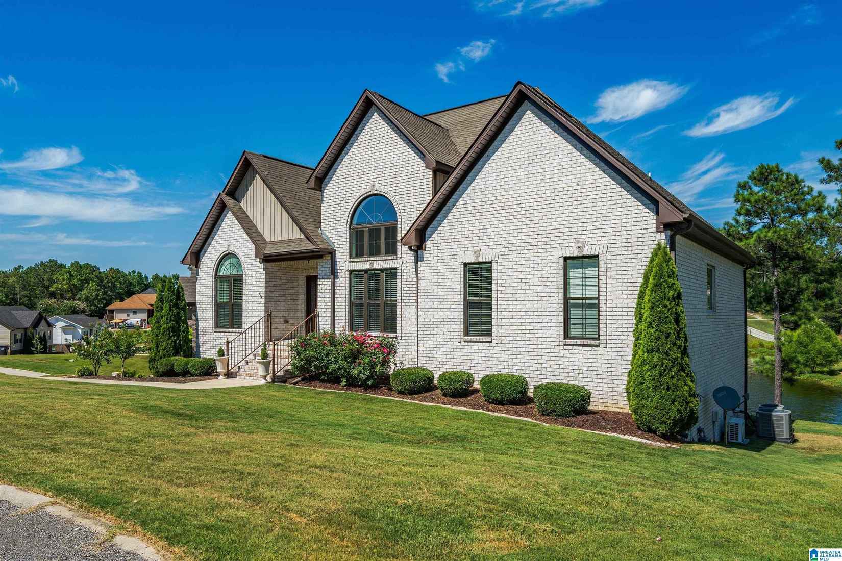 295 LAKESIDE Dr  