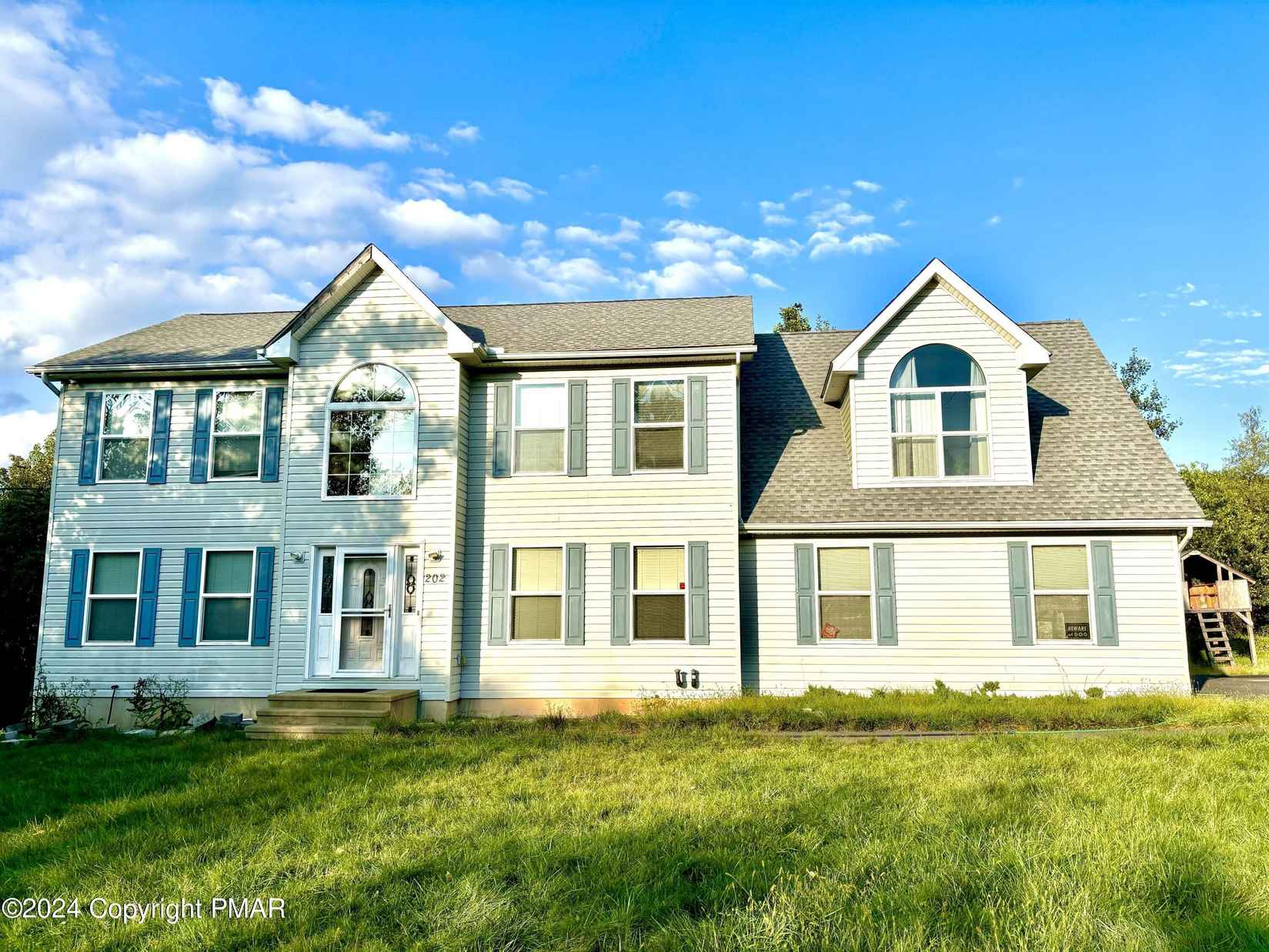 202 Lookout Dr  